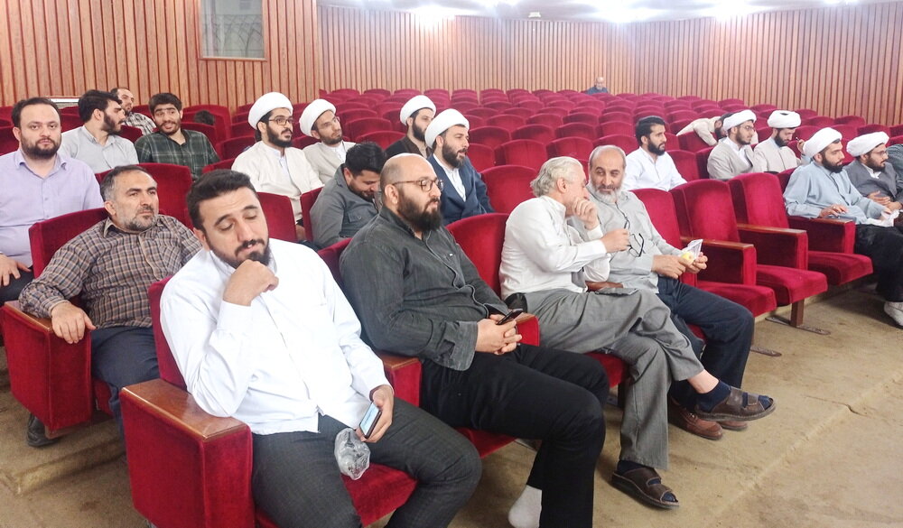 پاسخ سه نماینده مردم قزوین به سوالات طلاب حوزه علمیه قم