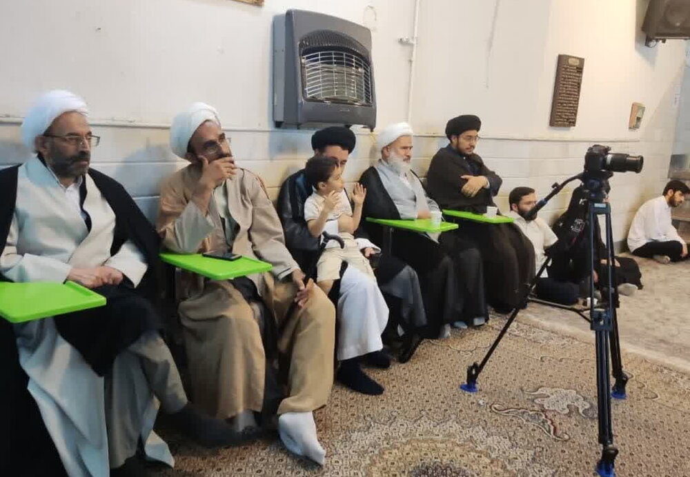 مبلغان از کارهای احساسی پرهیز کنند