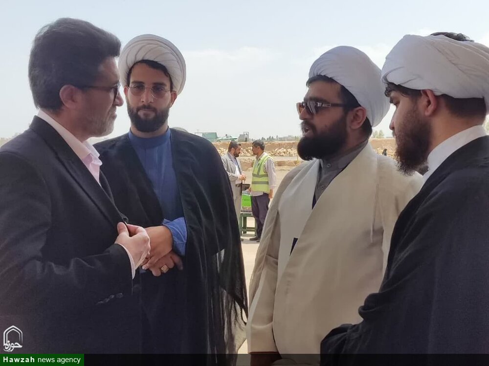 برپایی غرفه مشاوره تحصیلی پذیرش حوزه در نماز جمعه کاشان+عکس