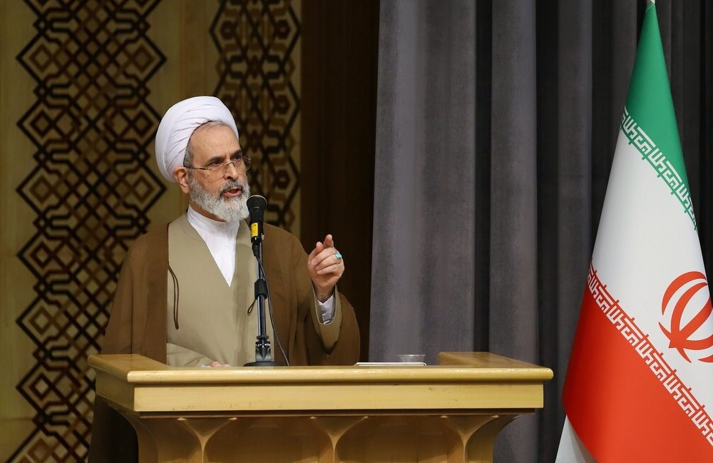 हौज़ा ए इल्मिया ने ज्ञान और हिकमत की नींव और स्तंभों का निर्माण कियाः आयतुल्लाह आराफ़ी हौज़ा ए इल्मिया ने ज्ञान और हिकमत की नींव और स्तंभों का निर्माण कियाः आयतुल्लाह आराफ़ी