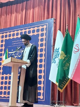 وظیفه مشترک روحانیت، فرهنگیان و شعرا دعوت مردم به‌سوی خداوند است