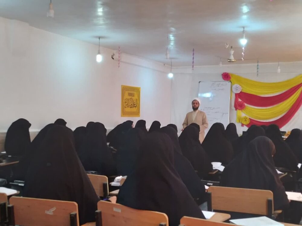برگزاری دوره ضمن خدمت «درسواره انتقادی آشنایی با وهابیت» در مدرسه علمیه ریحانة النبی شادگان + عکس
