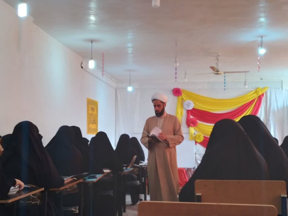 برگزاری دوره ضمن خدمت «درسواره انتقادی آشنایی با وهابیت» در مدرسه علمیه ریحانة النبی شادگان + عکس
