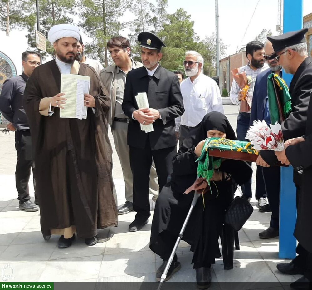 استقبال مردم دارالمؤمنین کاشان از کاروان زیر سایه خورشید + عکس