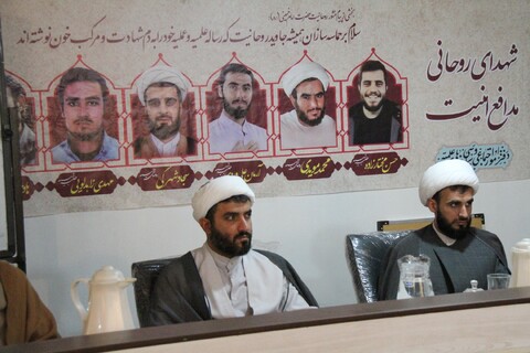 جلسه مدیران مدارس علمیه بوشهر با مسؤول دبیرخانه هماهنگی گروه‌های جهادی حوزه‌های علمیه