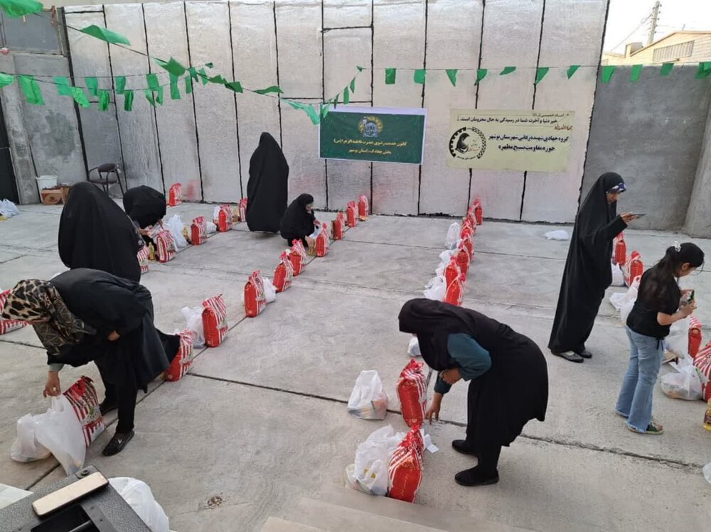 توزیع ۱۵۰ بسته کمک معیشتی در چغادک به مناسبت دهه کرامت+عکس