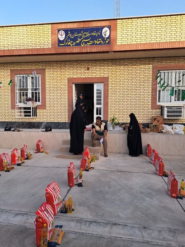 توزیع ۱۵۰ بسته کمک معیشتی در چغادک به مناسبت دهه کرامت+عکس