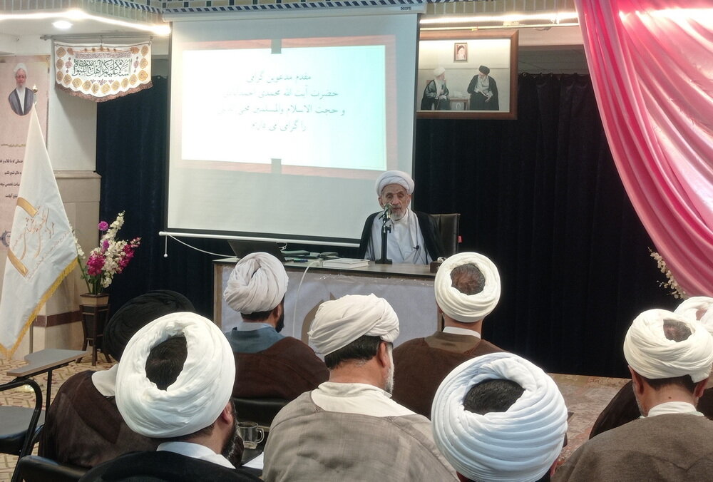 ظرفیت تحصیل ۲۰۰ طلبه در مدرسه علمیه مهریز وجود دارد