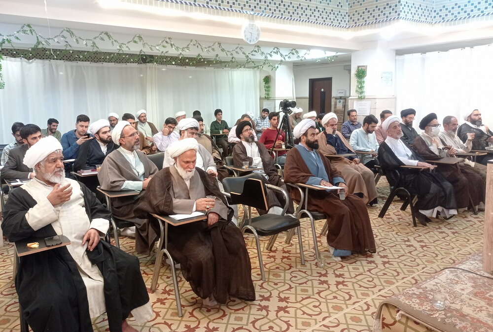 ظرفیت تحصیل ۲۰۰ طلبه در مدرسه علمیه مهریز وجود دارد