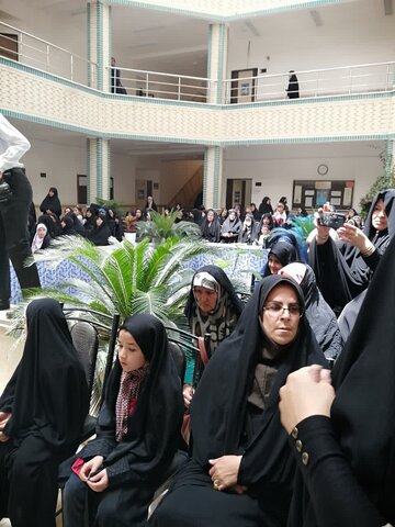 تصاویر/ مراسم استقبال از خادمین مشهد مقدس و پرچم آستان قدس رضوی در حوزه علمیه خواهران شهرستان شبستر