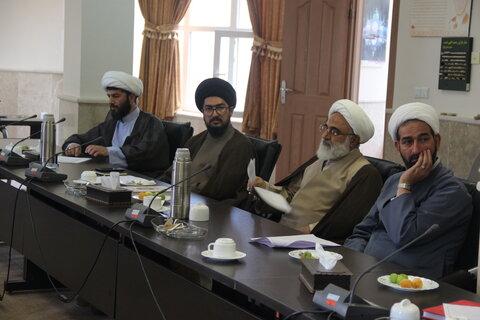 تصاویر / نشست مدیر حوزه علمیه استان قزوین با مدیران مدارس علمیه استان قزوین