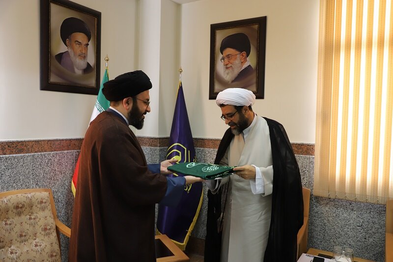 دیدار دبیر جامعه قرآنی عصر با مدیر حوزههای علمیه خواهران + تصاویر