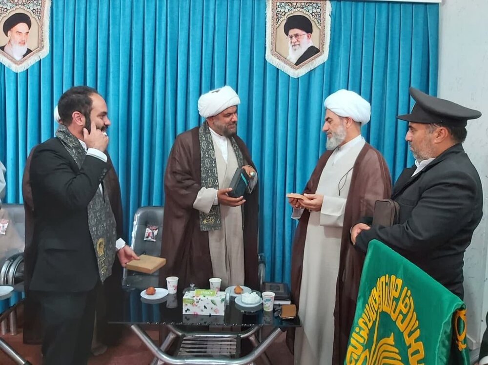 توسل به اهل بیت(ع) موجب تعالی انسان و نجات او در دنیا و آخرت میشود