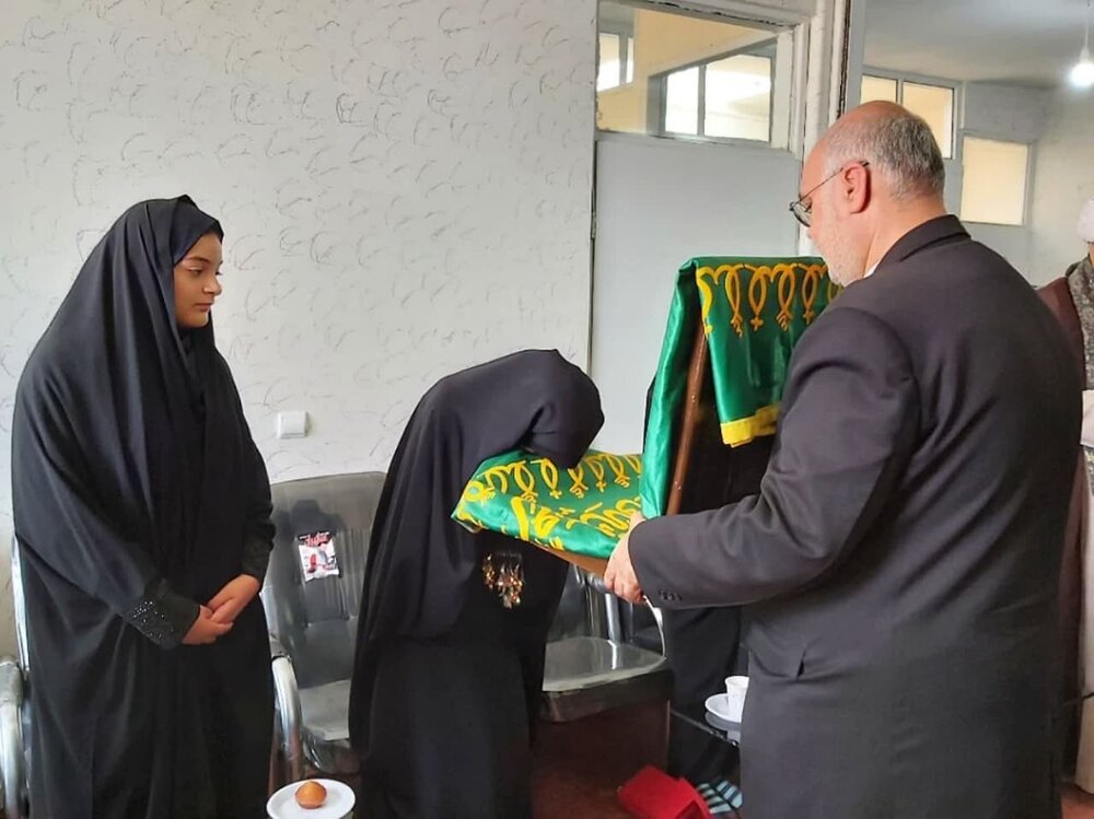 توسل به اهل بیت(ع) موجب تعالی انسان و نجات او در دنیا و آخرت میشود