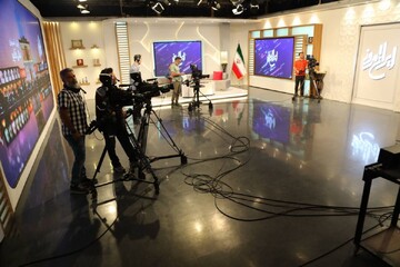 پخش تصاویر دیده نشده ای از امام(ره) در برنامه تلویزیونی "ایران امروز"