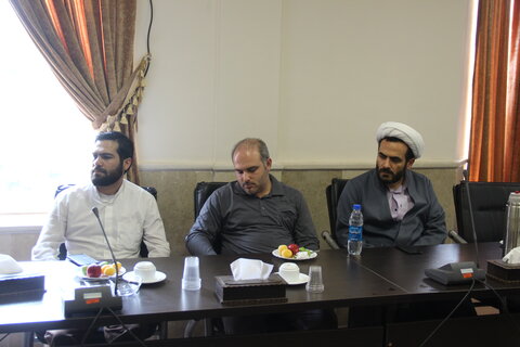تصاویر / نشست استاد اخلاق حوزه علمیه قم با اعضای ستادی مرکز مدیریت حوزه علمیه استان قزوین