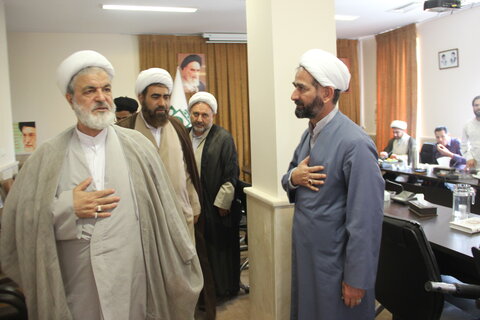 تصاویر / نشست استاد اخلاق حوزه علمیه قم با اعضای ستادی مرکز مدیریت حوزه علمیه استان قزوین