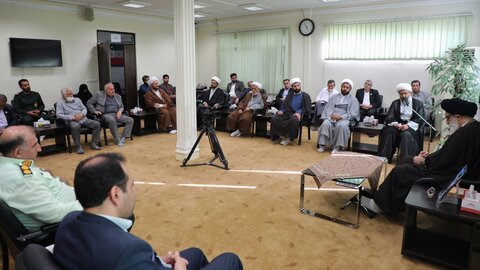 دیدار جمعی از مسئولین و معتمدین شهر ماهدشت با نماینده ولی‌فقیه در استان البرز
