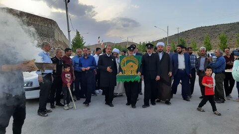 تصاویر/ کاروان زیرسایه خورشید در ادارات و روستاهای نطنز