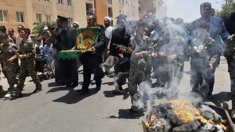 تصاویر/ کاروان زیرسایه خورشید در ادارات و روستاهای نطنز