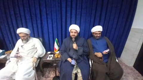 تصاویر/ جلسه طلاب و روحانیون ویژه برنامه های دهه کرامت با امام جمعه قشم