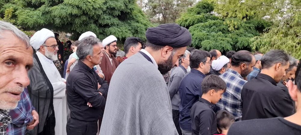 حضور پرشور مردم در تشییع و ختم یک روحانی جهادی گمنام در برزک