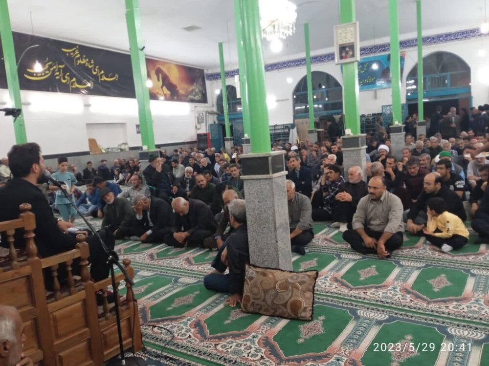 حضور پرشور مردم در تشییع و ختم یک روحانی جهادی گمنام در برزک
