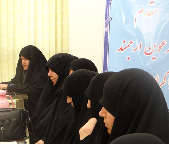 حوزههای علمیه خواهران در راستای برنامه پنج ساله حرکت کنند