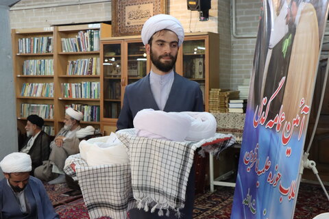 تصاویر / مراسم عمامه گذاری طلاب مدارس علمیه استان قزوین با حضور نماینده ولی فقیه در استان قزوین