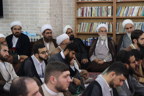 تصاویر / مراسم عمامه گذاری طلاب مدارس علمیه استان قزوین با حضور نماینده ولی فقیه در استان قزوین