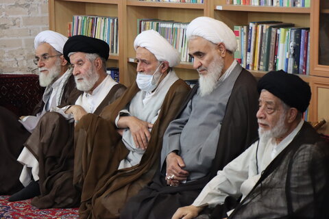 تصاویر / مراسم عمامه گذاری طلاب مدارس علمیه استان قزوین با حضور نماینده ولی فقیه در استان قزوین