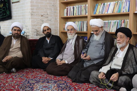 تصاویر / مراسم عمامه گذاری طلاب مدارس علمیه استان قزوین با حضور نماینده ولی فقیه در استان قزوین