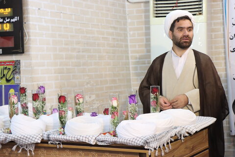 تصاویر / مراسم عمامه گذاری طلاب مدارس علمیه استان قزوین با حضور نماینده ولی فقیه در استان قزوین