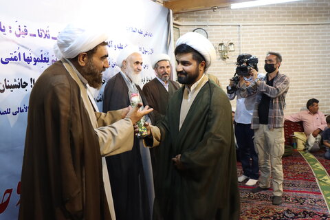 تصاویر / مراسم عمامه گذاری طلاب مدارس علمیه استان قزوین با حضور نماینده ولی فقیه در استان قزوین