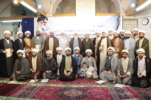 تصاویر / مراسم عمامه گذاری طلاب مدارس علمیه استان قزوین با حضور نماینده ولی فقیه در استان قزوین