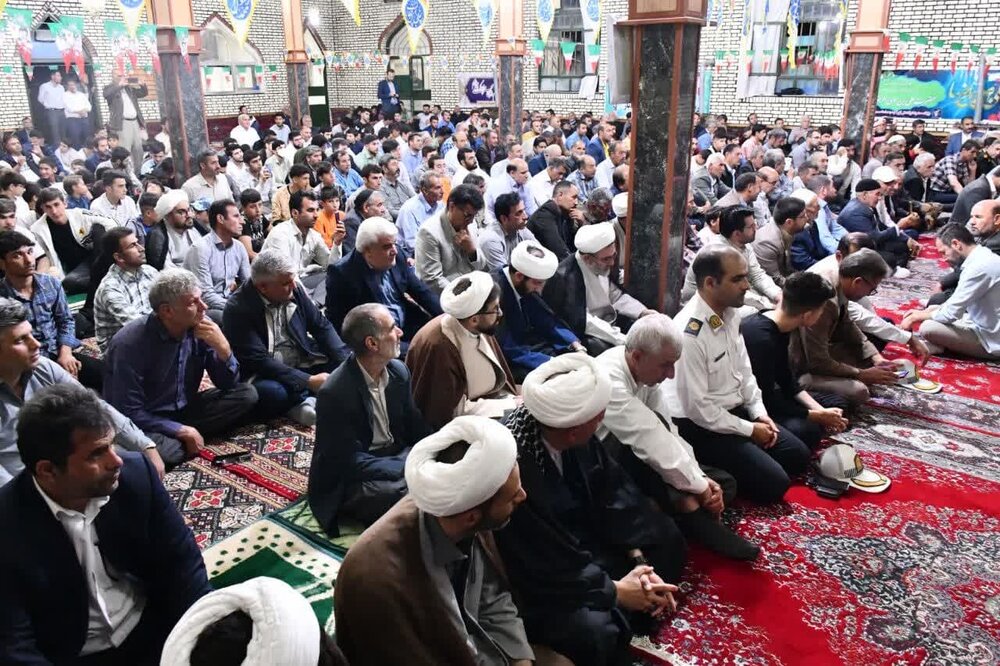 به برکت مرقد مطهر امام رضا(ع) و حضرت معصومه(س) بسیاری از بلاها را از کشور ما دور شده است