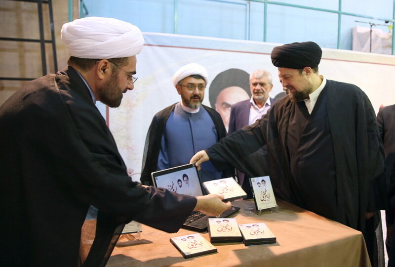 گزارشی از رونمایی نسخه جدید نرم افزار مجموعه آثار امام خمینی(ره) و حاج آقا مصطفی