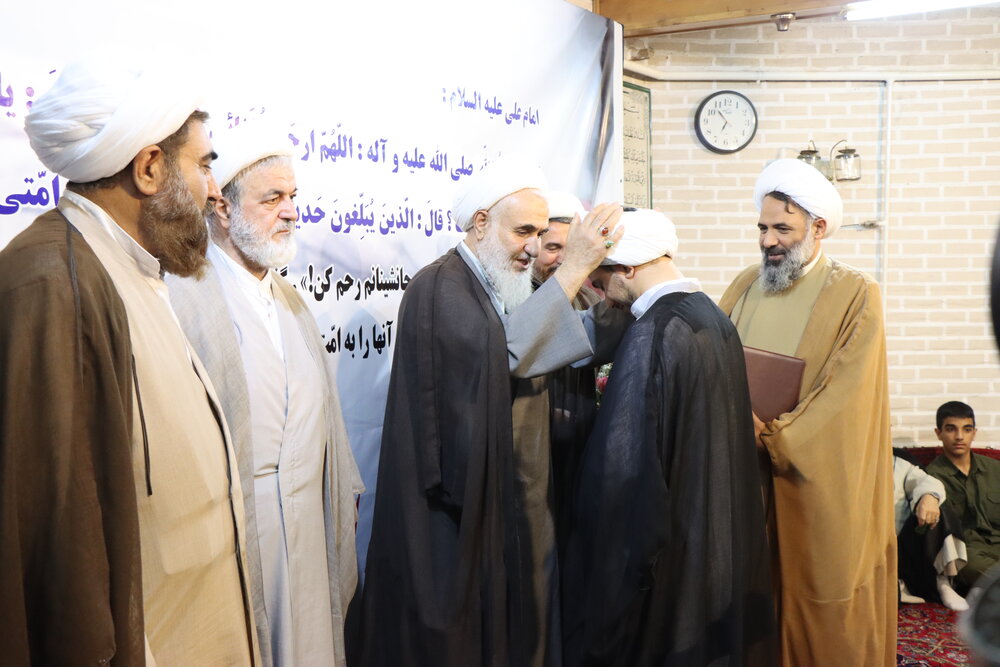 طلاب استان قزوین معمم شدند + عکس