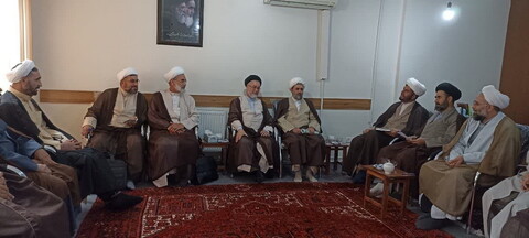 تصاویر/ نشست صمیمی قائم مقام معاونت پژوهش حوزه های علمیه کشور با اساتید و طلاب مدارس علمیه تبریز