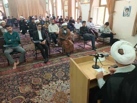 تصاویر/ نشست صمیمی قائم مقام معاونت پژوهش حوزه های علمیه کشور با اساتید و طلاب مدارس علمیه تبریز