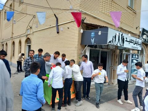 تصاویر/ ایستگاه صلواتی مدرسه علمیه امام صادق (ع) بیجار به مناسبت میلاد امام رضا علیه الاسلام