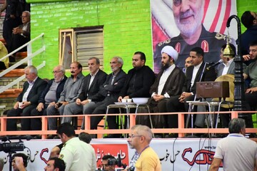 تصاویر/ بازدید امام جمعه شهرستان خوی از مسابقات لیگ دسته یک کشوری کشتی