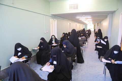 تصاویر / آزمون ورودی حوزه‌های علمیه خواهران در مقاطع تکمیلی