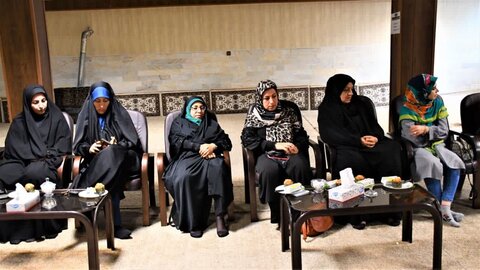 تصاویر/ نشست امام جمعه شهرستان خوی با جمعی از اصحاب فرهنگ ، هنر و رسانه خوی