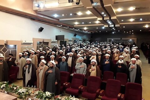 بالصور/ إقامة مؤتمر "جهاد التبيين" الخاص بعلماء الدين وفضلاء الحوزة في مدينة كرمانشاه غربي إيران