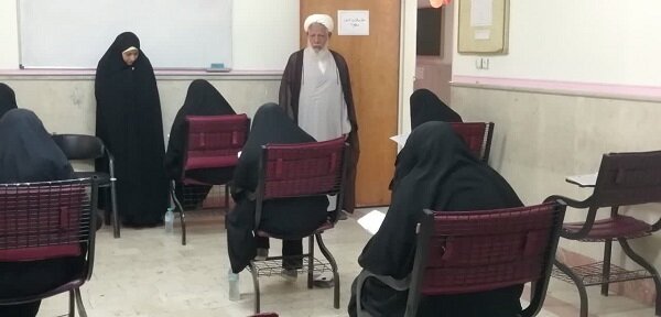 رقابت ۴۰۰ بانوی طلبه در آزمون ورودی سطوح ۳ و ۴ مدارس علمیه خواهران استان تهران