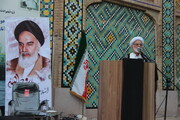 رہبر انقلاب اسلامی، امام خمینی (رہ) کی سیرت اور راستے پر گامزن ہیں