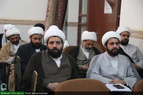 بالصور/ أمين عام حزب الله العراق حجة الإسلام والمسلمين السيد هاشم الحيدري يلتقي بأساتذة حوزة الأهواز