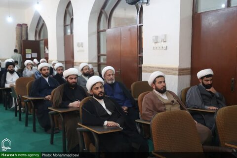 بالصور/ أمين عام حزب الله العراق حجة الإسلام والمسلمين السيد هاشم الحيدري يلتقي بأساتذة حوزة الأهواز