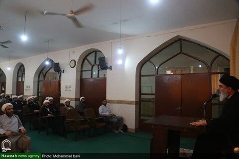 بالصور/ أمين عام حزب الله العراق حجة الإسلام والمسلمين السيد هاشم الحيدري يلتقي بأساتذة حوزة الأهواز